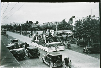 Carnival float parading along Tutanekai Street, Rotorua, Circa 1930, GP 788