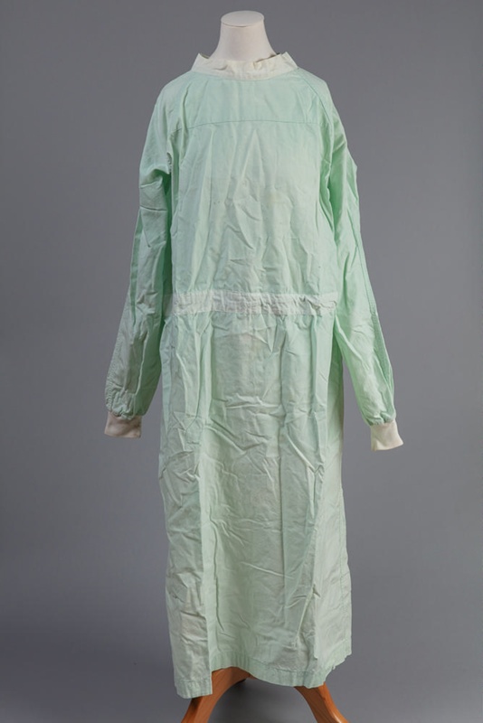 Gown, Surgical ; Professional; 19701980; WY.2003.11.98 eHive