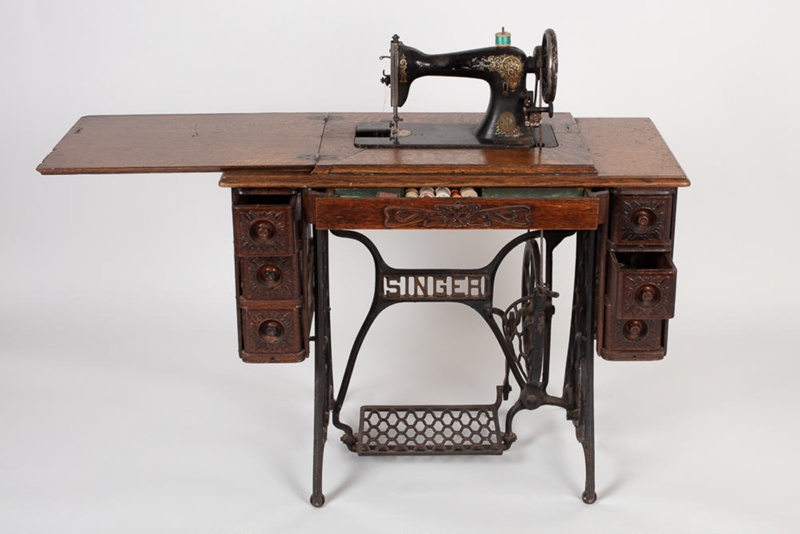 Sewing Machine, Drophead; Singer Sewing Machine Company; 1930-1940;  WY.0000.1122