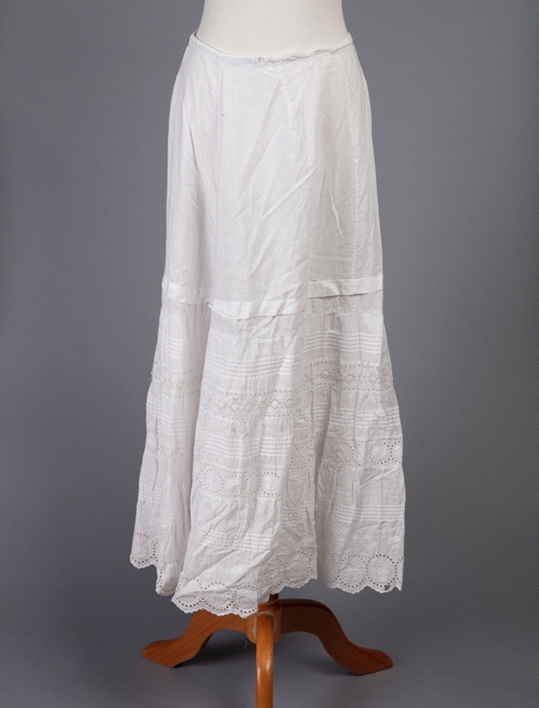 Petticoat, White Cotton with Deep Lace Frill; Unknown maker; 1900-1910;  WY.1997.