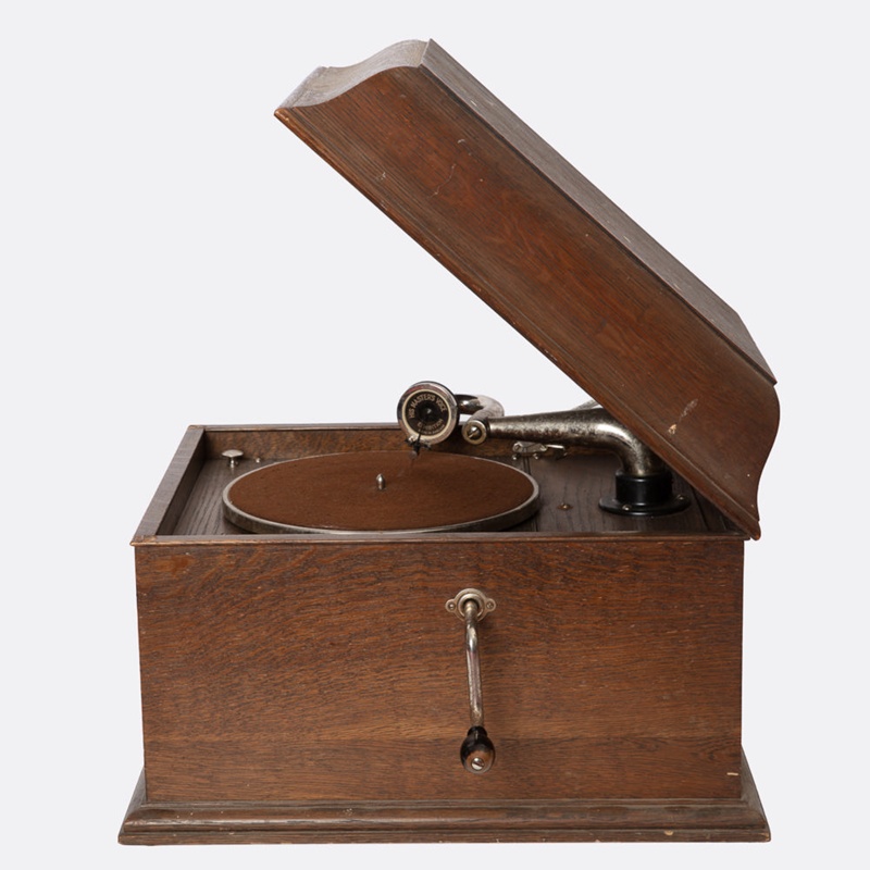 Gramophone, His Master's Voice; The Gramophone Company; 19401960; WY