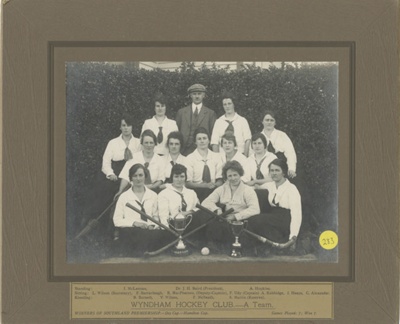 Photograph, Wyndham Hockey Club  ; Campbell's Studios; 1920-1930; WY.1996.63.26