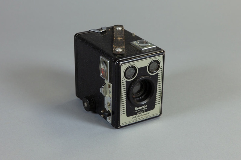 Camera, Kodak Box Brownie six-20 E; Kodak Ltd; 1953-1957; WY