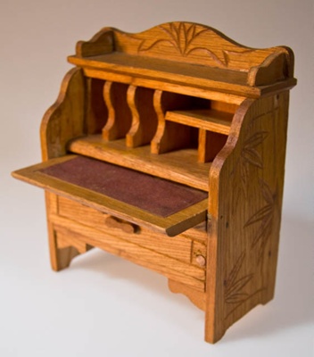 Miniature bureau; XHH.2774.36