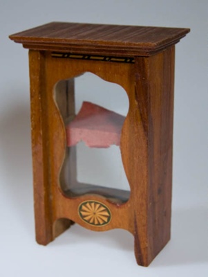 Miniature china cabinet; XHH.2774.45