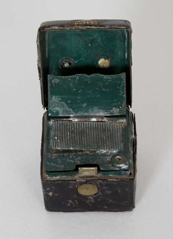 Matchbox; 19th 20th Century; 1964/61/2 on NZ Museums