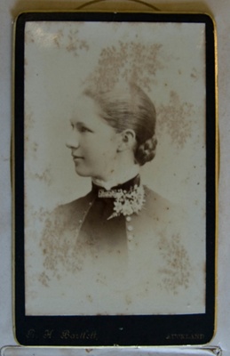 Photograph [Emma Williams]; R. H. Bartlett; XKH.860.44