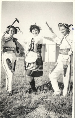Photograph of 3 polish ladies in national costume; 2008/3206/4