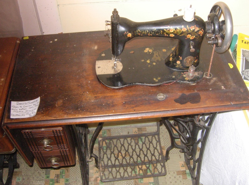 Treadle machine; 1979/0654/1 on NZ Museums