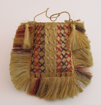 Kete, square with strap made of plaited flax.; 1970-098-0003