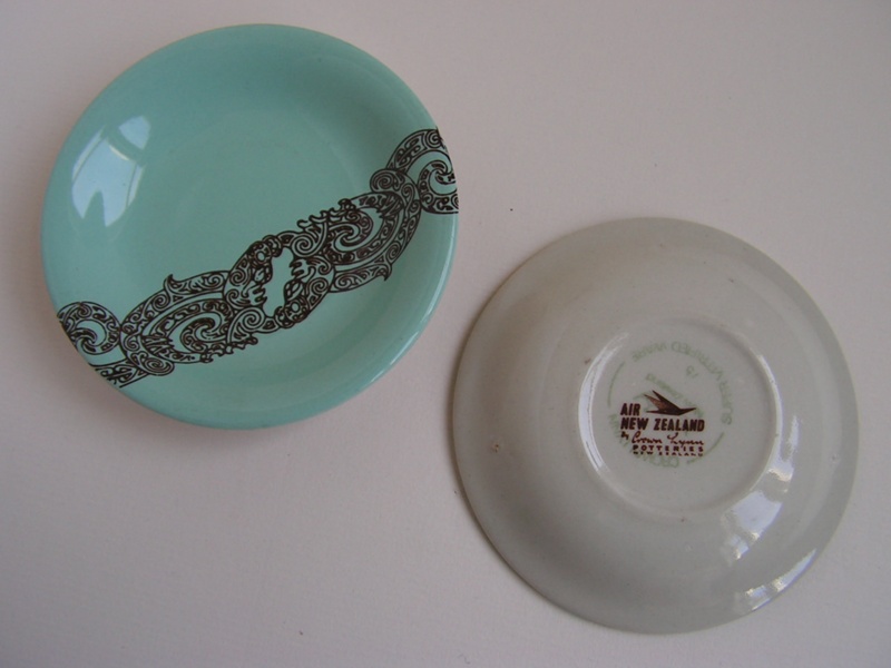 EXPO'70 ニュージーランドのcrown lynn社の皿 EXPO'70 ニュージーランドのcrown lynn社の皿