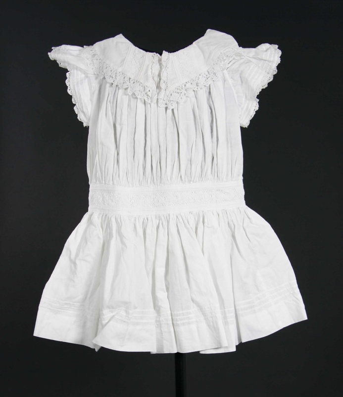 Girl's dress ; Unknown; 1900s; PC004073 - Museum of New Zealand Te Papa ...