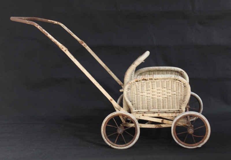 Pram, cane ; F.84.062.01 eHive