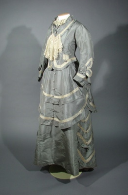 Day dress, 1870s; 1980/26/4