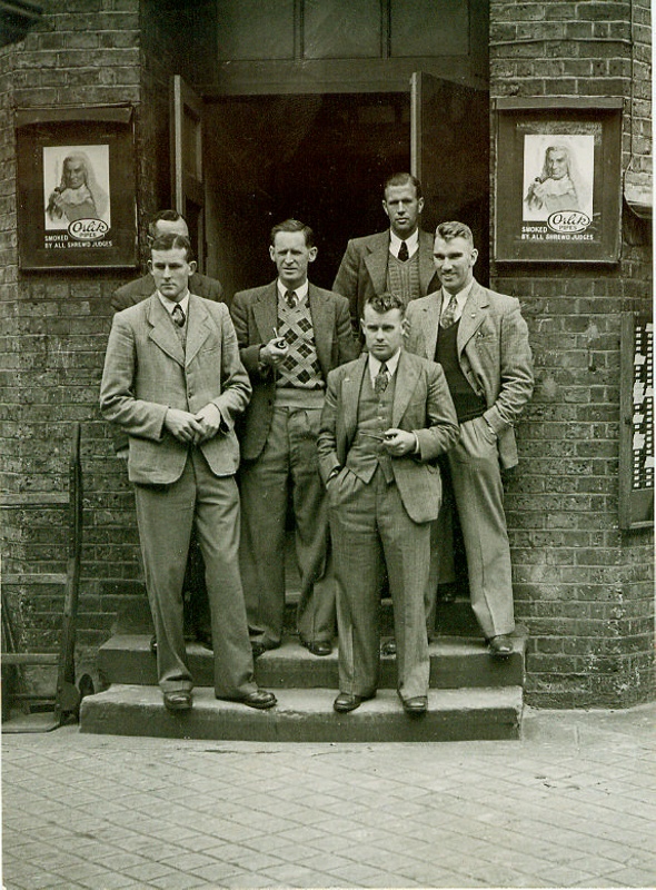 Photo Members of the 1949 New Zealand Cricket Team to England on a