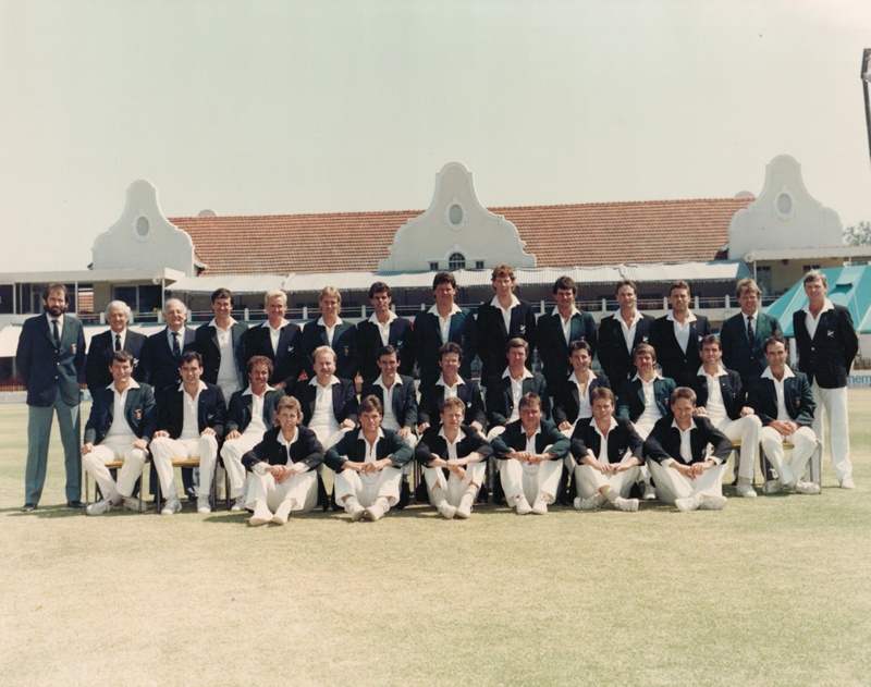 Photo Young New Zealand and Zimbabwe cricket teams during New Zealand