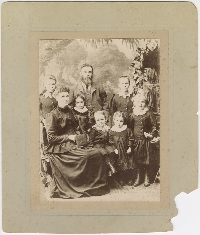 Photograph, Johnstone family; Unknown photographer; 18921894; RI.P14