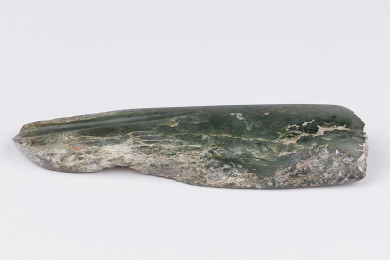 Worked inaka/īnanga pounamu, Nephrite