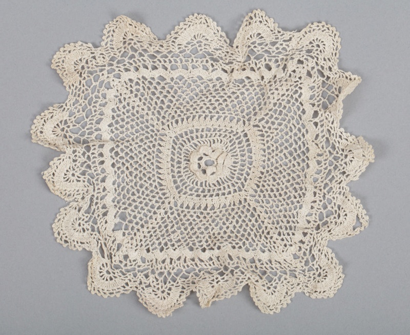 Doily, Cream crochet; Unknown maker; 18701910; RI.W2017.3616.20 on NZ