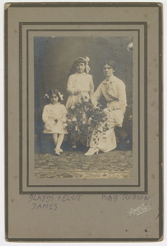 Photograph, Gladys and Elsie James with Isay Robson; Campbell, Charles