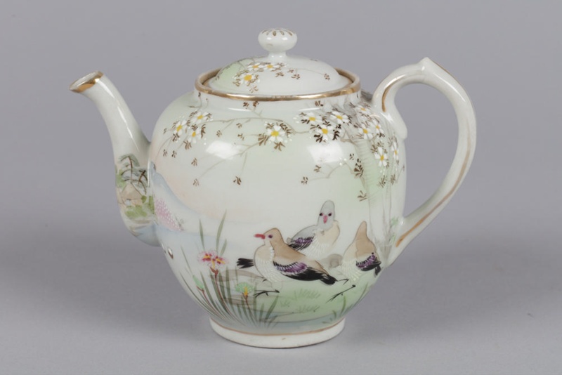 Teapot, Porcelain, Japanese scene; Unknown maker; 18501900; RI.W2001