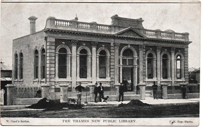 Postcard, The Thames New Public Library