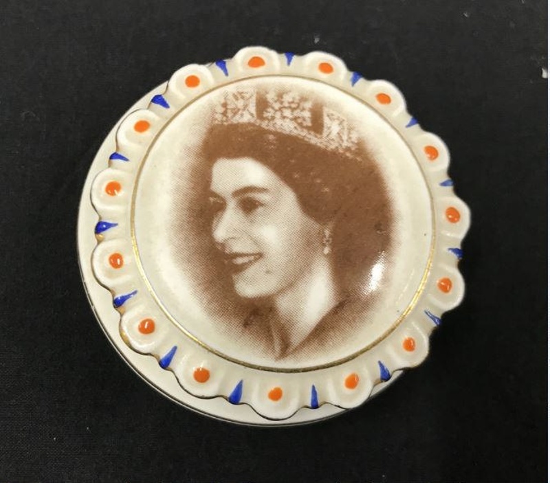 Trinket Box, Queen Elizabeth II; Coalport Bone China; 2015.070 | eHive