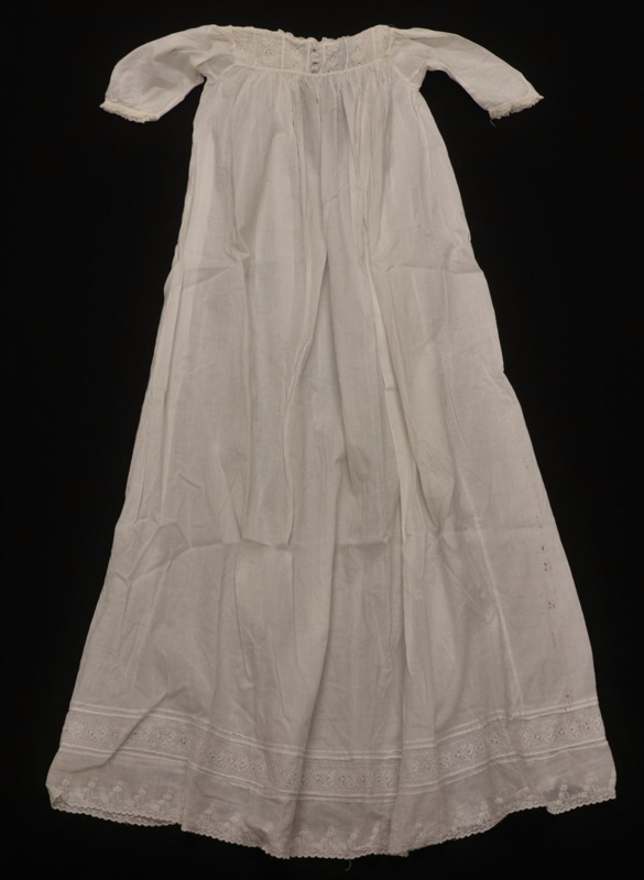 Gown, Christening; unknown; 1900ca; 90.42 on NZ Museums
