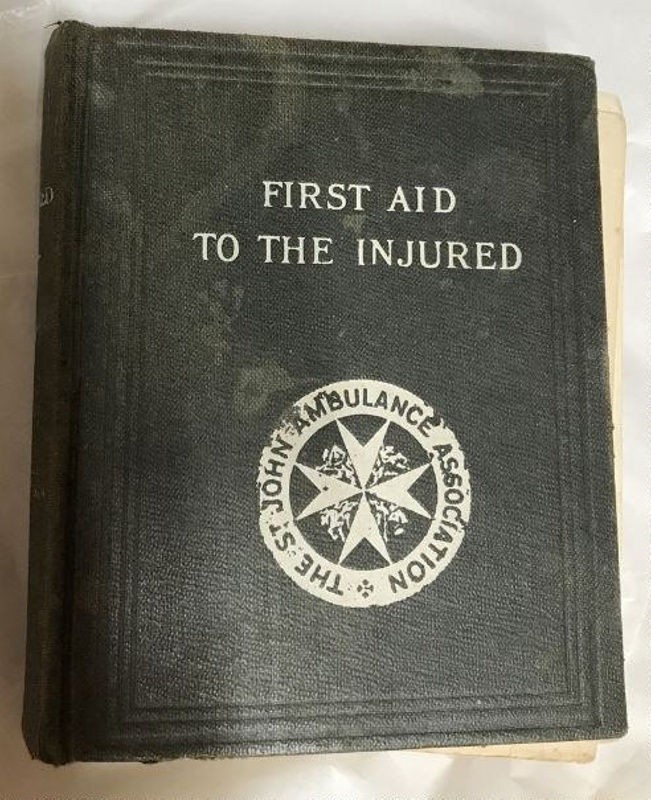 Book. First Aid to the Injured; St John Ambulance Association; 2021.274 ...