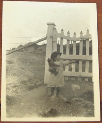 Photograph [Clendon House]; 1900-1910; XCH.1558