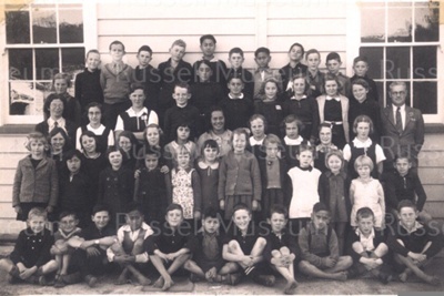 Photo: Russell school children (named), 1941; 1941; 97/1628