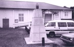Photo: Russell cenotaph beside Russell Town Hall, 1999; 00/30