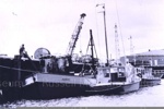 Photo: Loading telephone cable on "Alice M", Russell wharf; 99/1421 Photo: Loading telephone cable on "Alice M", Russell wharf; 99/1421