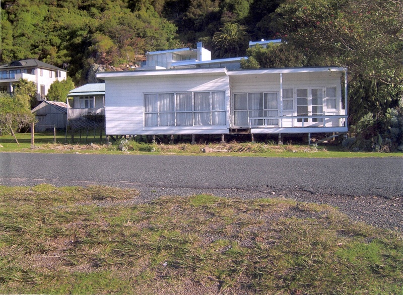 Copy Seal's house before being moved from Long Beach to Orongo 2007