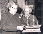 Photo: Marie King and Frances Laidlaw with model of Endeavour; 97/1567