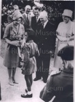 Photo: Hinemoa Hakaraia presenting bouguet to Queen Elizabeth, 1963; 97/1541