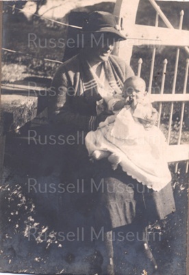 Photo; 97/725 Miss Willy Baker & Charlie