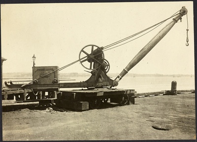 Photograph: Crane, date unknown.; Auckland Harbour Board. Engineer's Dept.; 2010.132.279