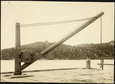 Photograph: Crane, date unknown.; Auckland Harbour Board. Engineer's Dept.; 2010.132.280