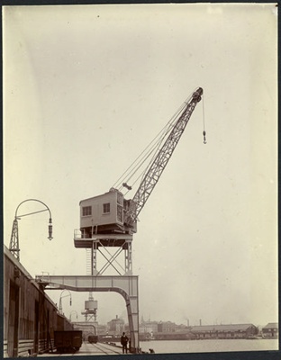 Photograph: Crane, Auckland, date unknown.; Auckland Harbour Board. Engineer's Dept.; 2010.132.297