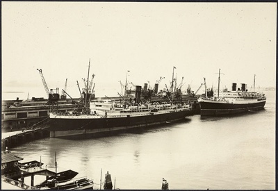 Photograph: Shipping at Princes Wharf, 1930.; Auckland Harbour Board. Engineer's Dept.; 2010.132.77