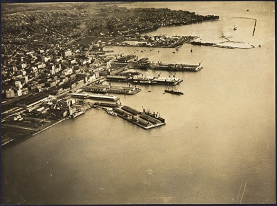 Photograph: Aerial shot of Auckland Waterfront, 1929.; Auckland Harbour Board. Engineer's Dept.; 2010.132.25