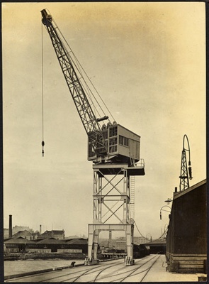 Photograph: Crane, Auckland, date unknown.; Auckland Harbour Board. Engineer's Dept.; 2010.132.296