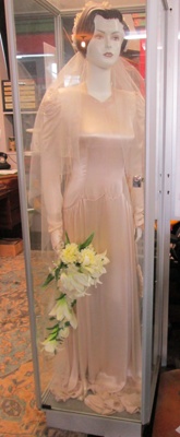 Wedding Gown; c. 1940s; 01/2009/1388