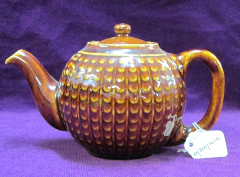 Teapot and lid; 01/2011/1604 on NZ Museums