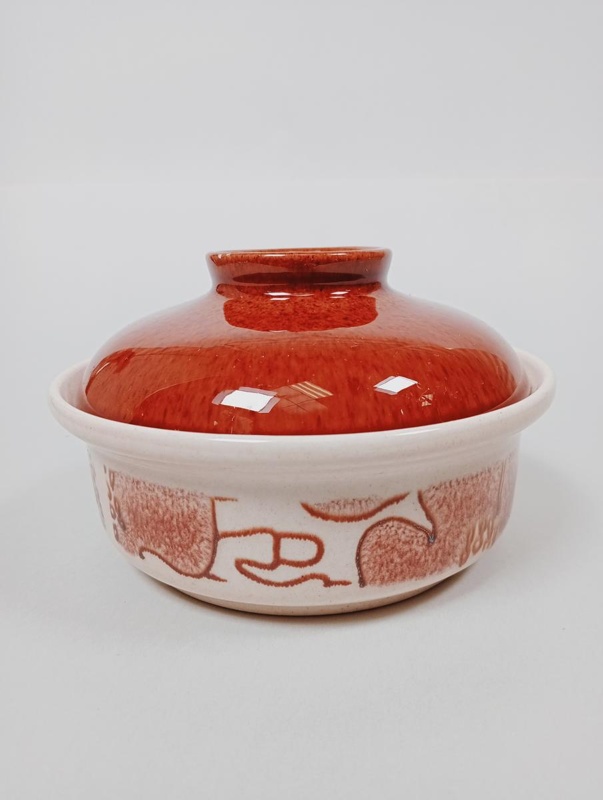 Casserole dish - Interlude pattern; Crown Lynn Potteries Limited; 1977-1980; 2016.48.125