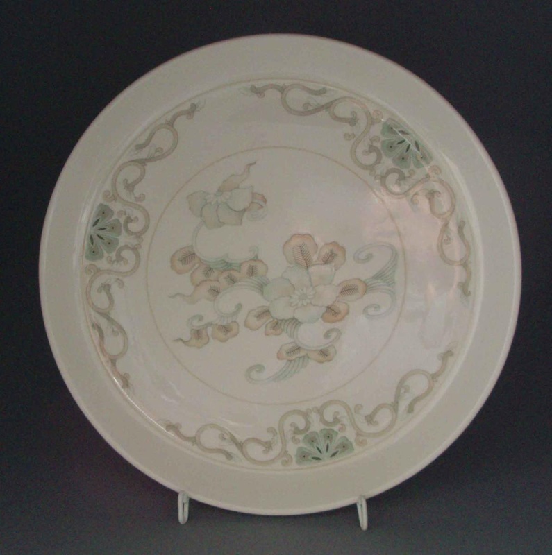 Chop plate - Ming pattern; Crown Lynn Potteries Limited; 1982-1987; 2008.1.1327 Chop plate - Ming pattern; Crown Lynn Potteries Limited; 1982-1987; 2008.1.1327