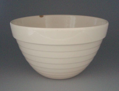 Basin; Crown Lynn Potteries Limited; 1955-1989; 2008.1.2065