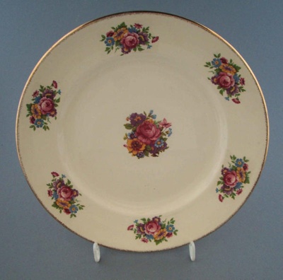 Cake plate - floral; Crown Lynn Potteries Limited; 1965-1975; 2009.1.1111