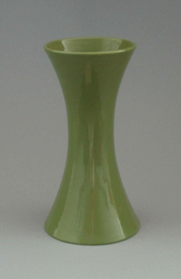 Spill vase; Crown Lynn Potteries Limited; 1968-1978; 2008.1.311